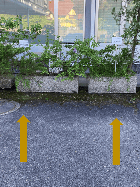 Parkplatz an der St. Peter Hauptstraße in Graz, Fußweg zur Praxis